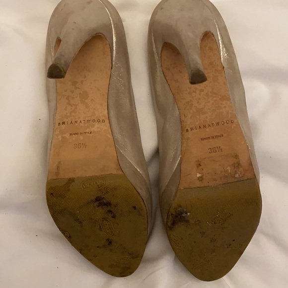 Brian Atwood peep toe pumps in metallic gold size 36.5 - Picture 3 of 4